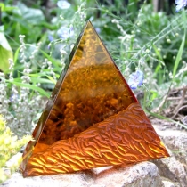 Pyramida oranžová