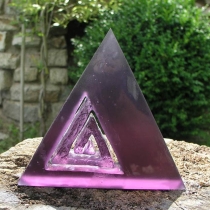Pyramida šnek fialová matná